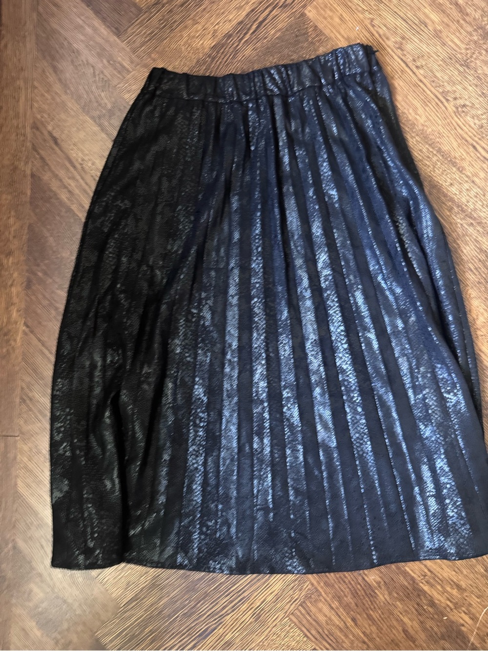 She & Sky Black Python Pleated Women's Midi Skirt